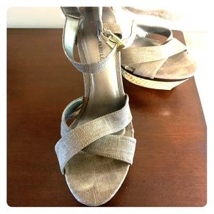 Orabelle Brown with gold speck heels